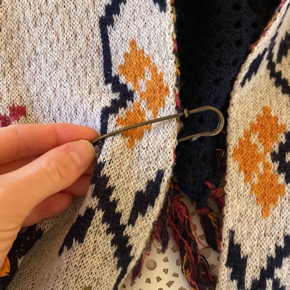 Angel of the North Poncho - Picture 5 of 5